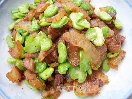 stir-fried bacon with broad beans