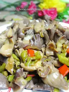 Hot and sour chicken gizzards