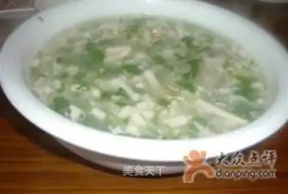 Shepherd's purse and shredded pork tofu soup