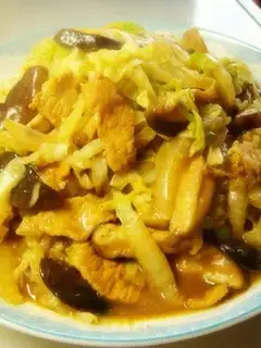 stir-fried pork with mushroom and cabbage