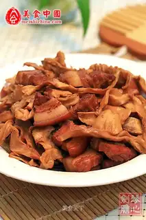 stir-fried dried bamboo shoots slices with pork belly