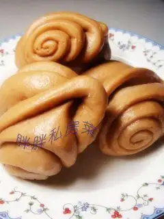 Milk scented black tea rolls