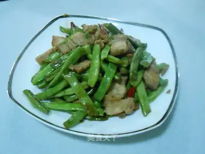stir-fried pork with beans