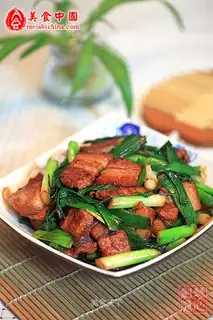 Braised pork with garlic sprouts
