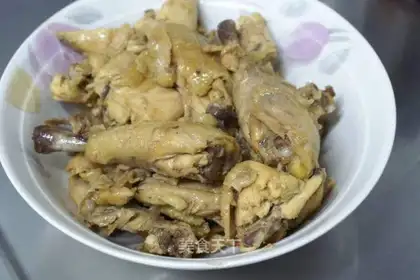 Braised chicken in soy sauce