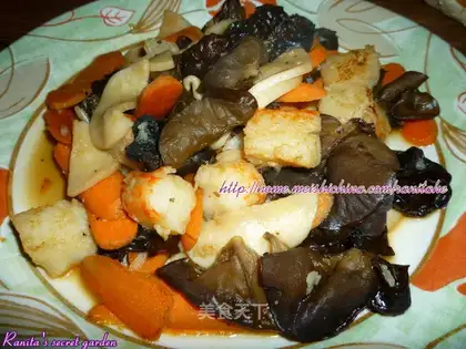 stir-fried abalone mushrooms with fungus and crab fillet