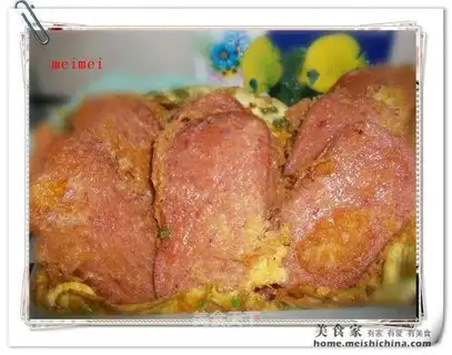 Scrambled eggs with lunch meat