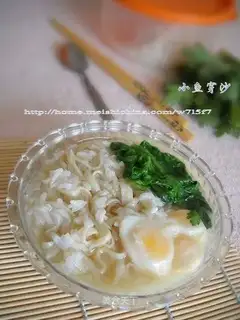Small fish penetrate sand