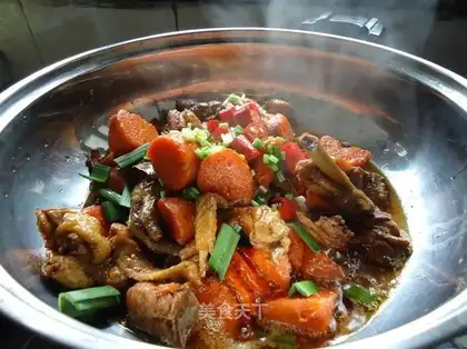 Stewed carrot with chicken in a dry pot