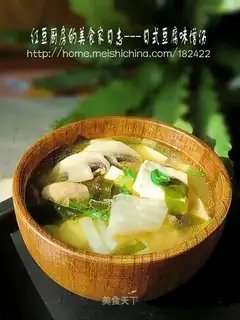 Japanese tofu miso soup