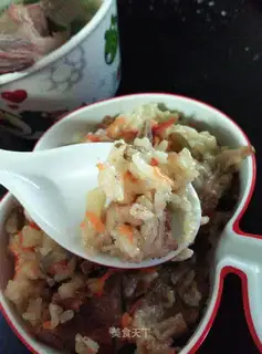 Xinjiang's hand grabs rice