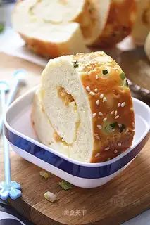 Onion pine rolls