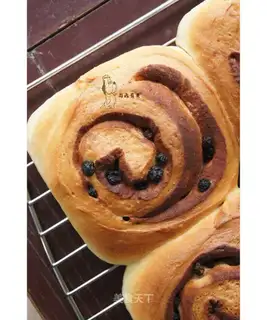 Blueberry dry cinnamon rolls