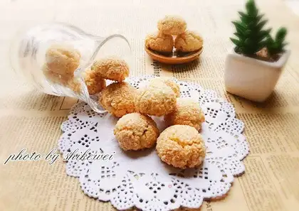 Cranberry coconut ball