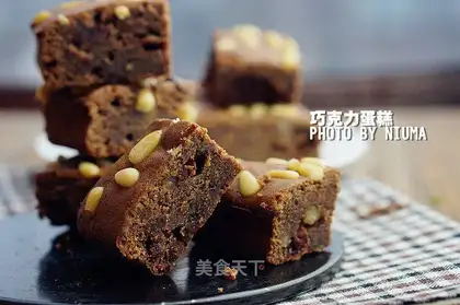 Pine chocolate cake
