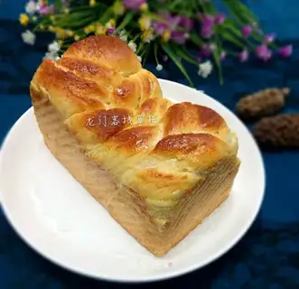 Coconut hand tore bread