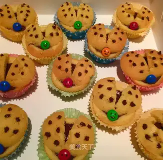 Ladybug cupcakes