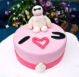 Big white sugar cake