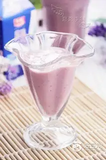 Blueberry milkshake