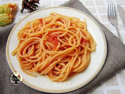 Tomato onion noodles