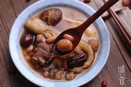Froggy peanut chicken foot soup