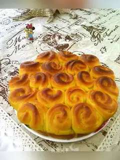 Gold pumpkin roll