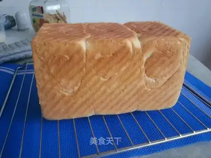 Yogurt date toast