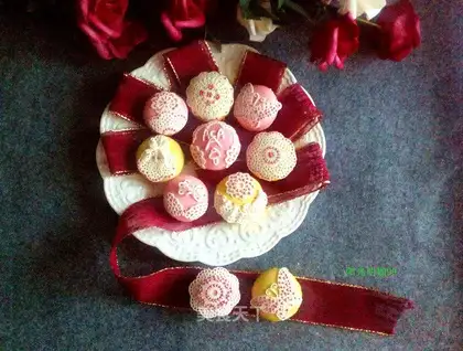 Lace Macaron