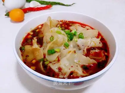 Sour soup, meat dumplings