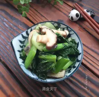 Twin mushrooms and green vegetables