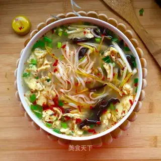 The yellow egg noodles