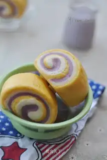 Three-coloured rolls
