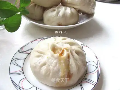 A tan bun
