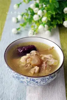 Chicken soup with red dates