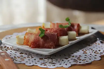Bacon cheese rolls