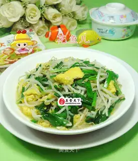 Cream eggs fried green bean sprouts