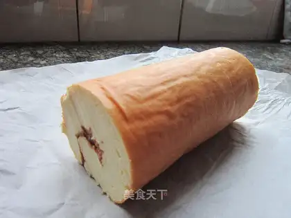 Frozen jam cake roll