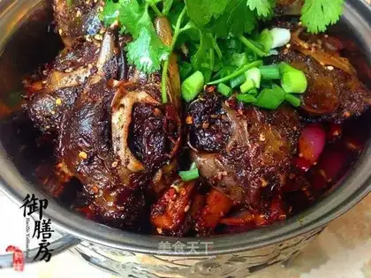 Spicy dry-pot rabbit head