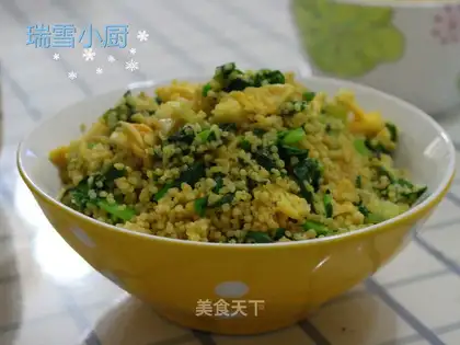 Rice fried with cranberry eggs