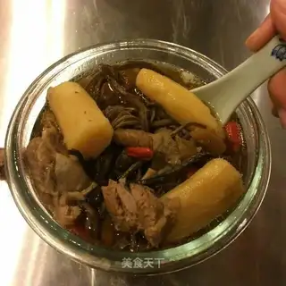 The tea and mushroom party's cooking dragon bones