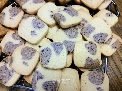 Blueberry marble cookies