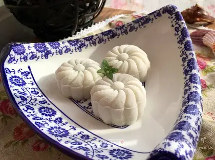 Red Bean Mountain medicine cake