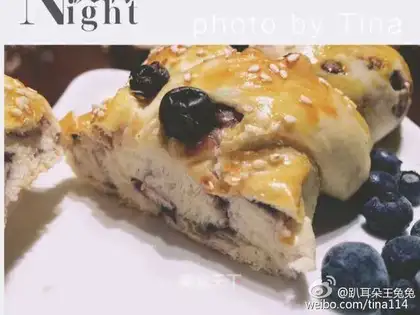 Blueberry ladle bread