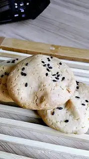 I'll have some cashew cookies