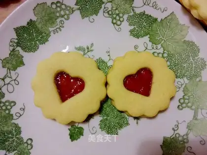 Butter cookies with jam