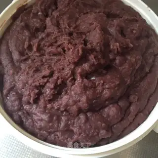 Red bean pie
