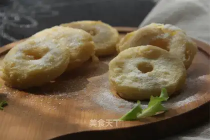 Cracking apples
