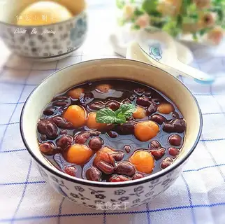 Red bean pumpkin round soup