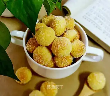 Gold coconut ball