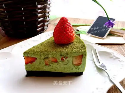Tea strawberry mousse cake